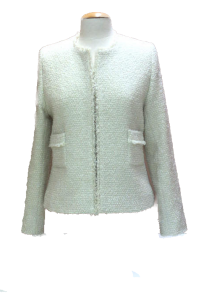 Veste courte pour femme

   Fabrication Française

30%  Laine, 50% Acrylique, 10% Polyester, 10% Polyamide


	Veste courte
	Encolure