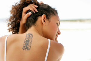 tatouage dos femme idees